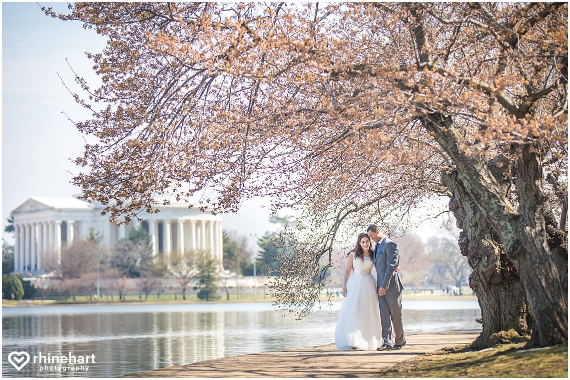 best-dc-wedding-photographers-cherry-blossoms-tidal-basin-monuments-iconic-washington-creative-unique-fun-friendly-artistic-1