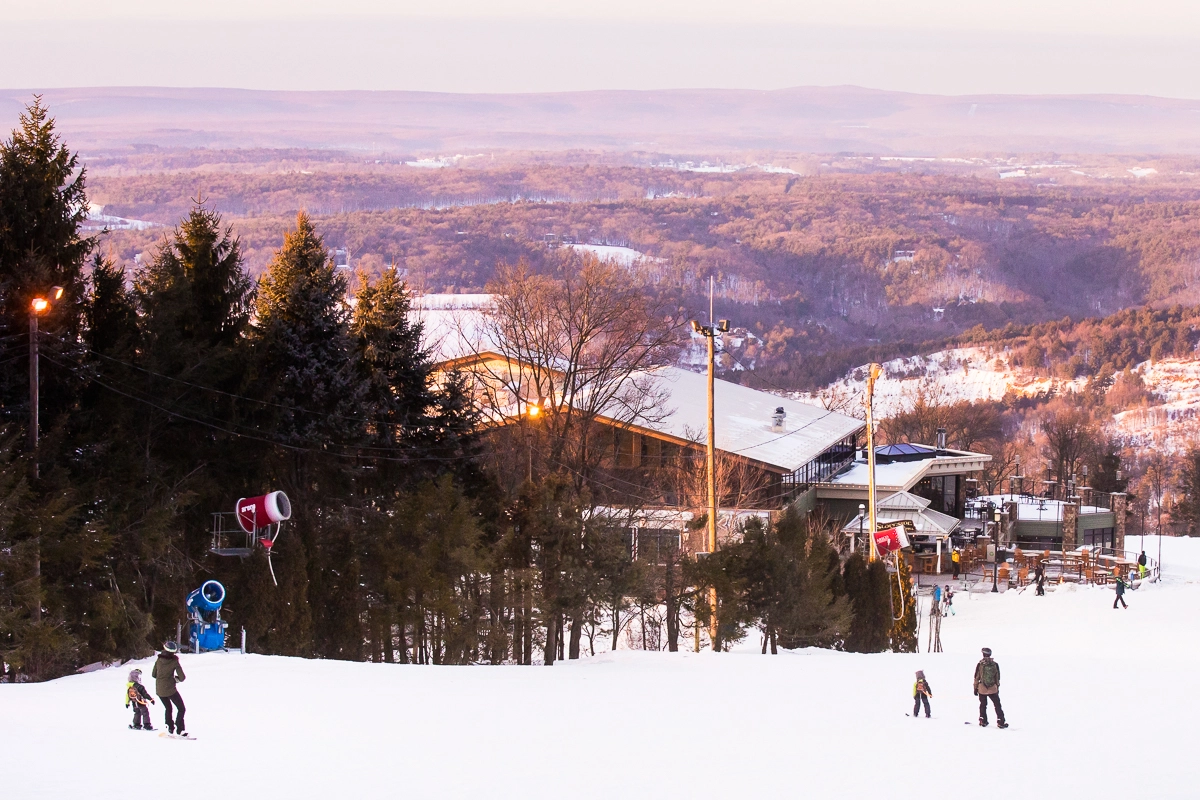 Blue Mountain Resort Photographer: Macus Family Snowboarding