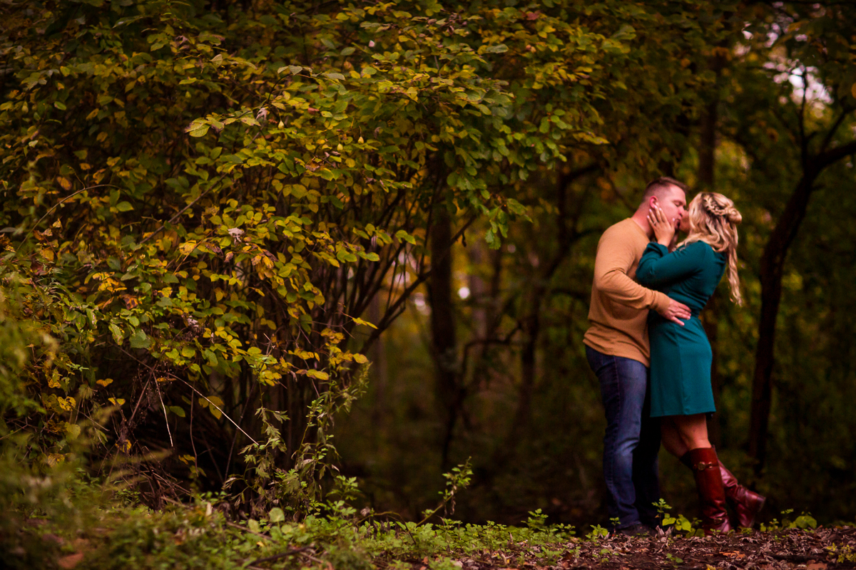 stroudsmoor country inn wedding engagement photographer couple kiss outdoors in nj