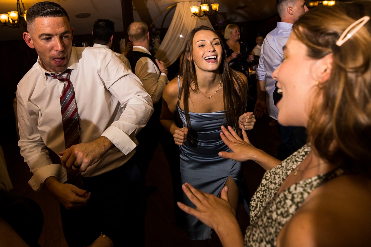 stroudsmoor wedding photographer, lisa rhinehart, captures guests as they dance during the wedding reception in the poconos