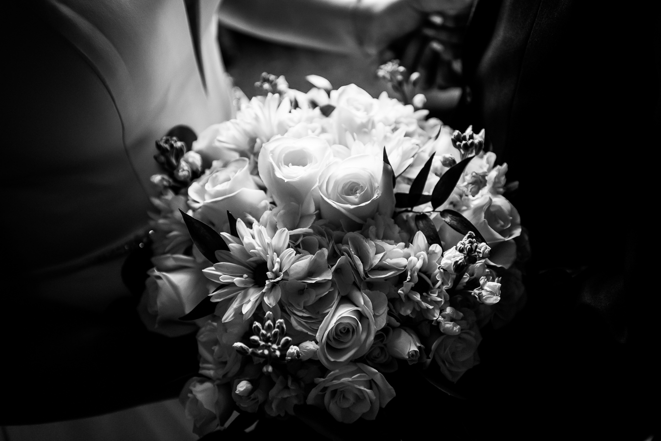 black and white image of the bridal bouquet 