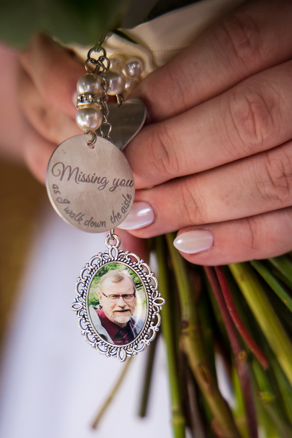 Oak Lodge Wedding Photographer, rhinehart photography, captures this sentimental detail of the brides father's picture attached to her wedding bouquet as a way to include him as part of her wedding day since he passed away a few month prior to her wedding 